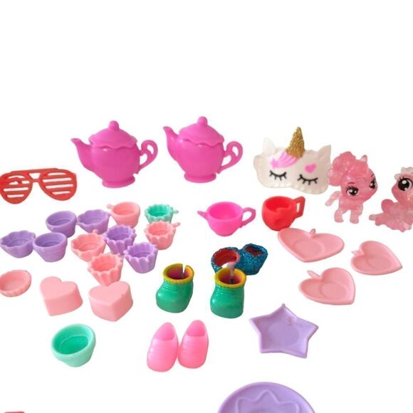 Itty Bitty Prettys Tea Party 5 Dolls Accessories Lot Large Set Miniatures Zuru. - Picture 4 of 14